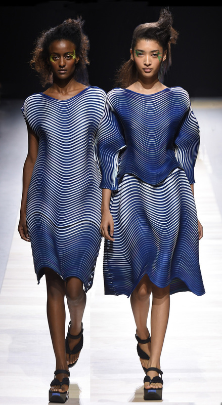 Curved pleats for Issey Miyake Spring 2016 Collection.